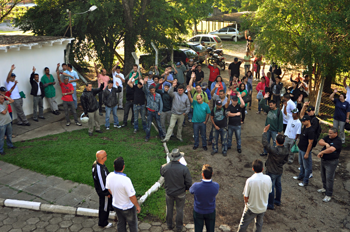 Na luta pelo pacote de benefícios, metalúrgicos da Garra e ADN entram em greve